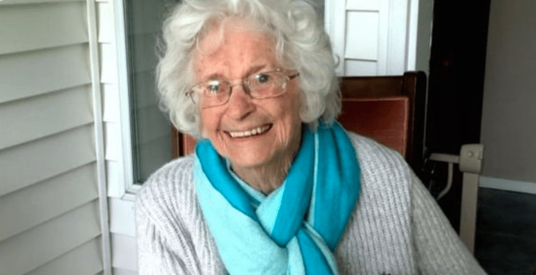 Hundreds Of Students Surprise An 88-Year-Old Woman Who Waved At Them ...