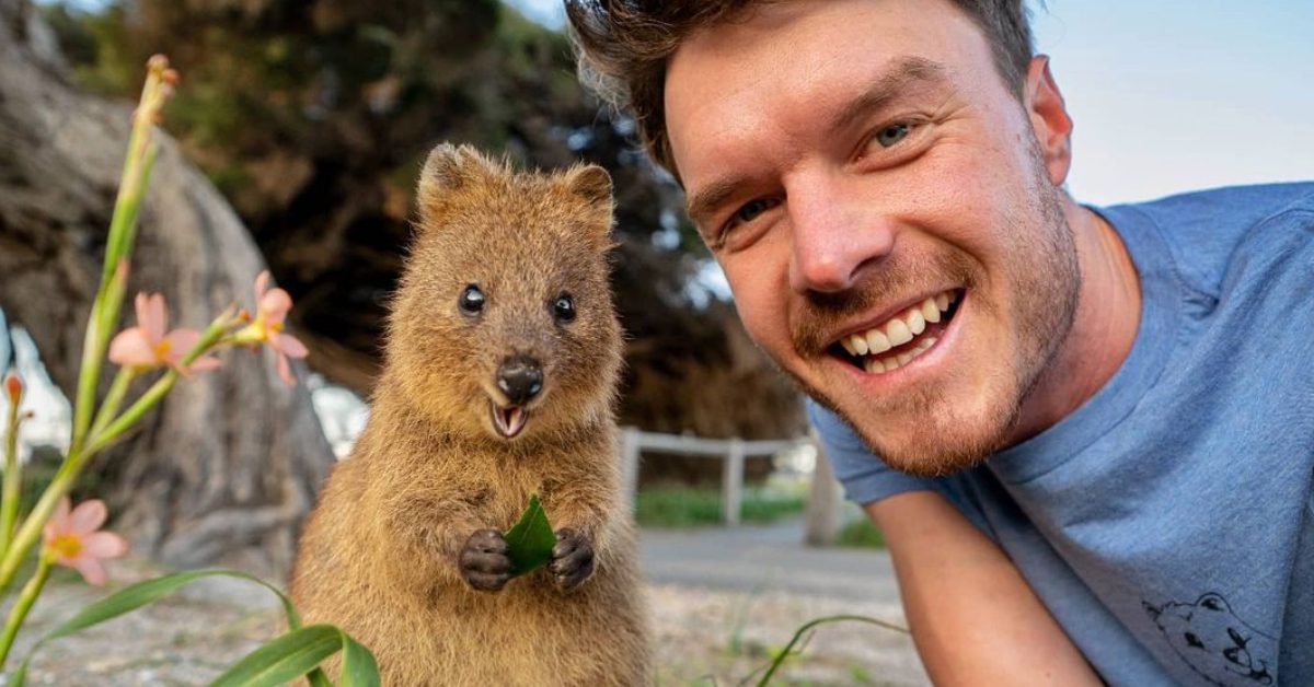 14 Heartwarming Selfies From Allan Dixon, “Animal Whisperer”